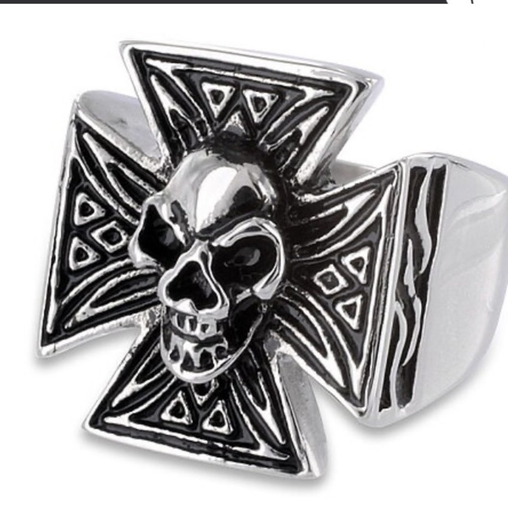 Skull ring